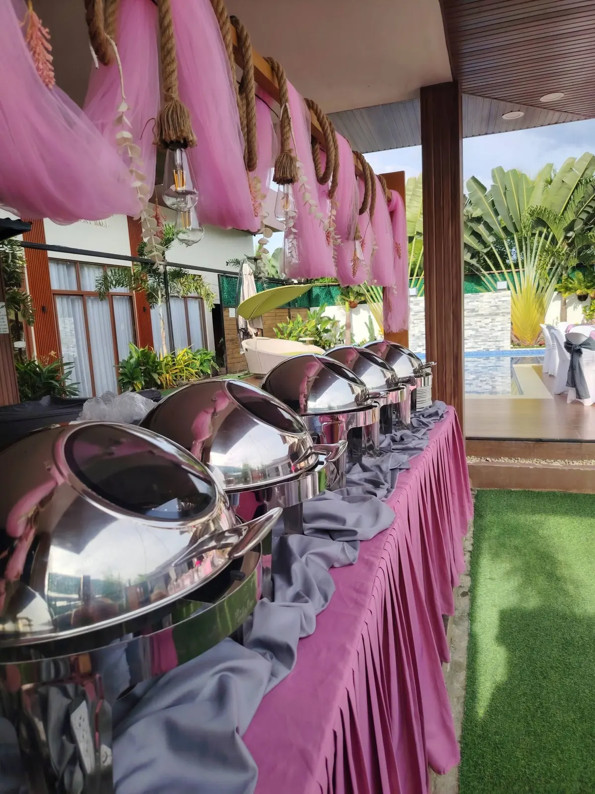 Buffet line in the party’s pink