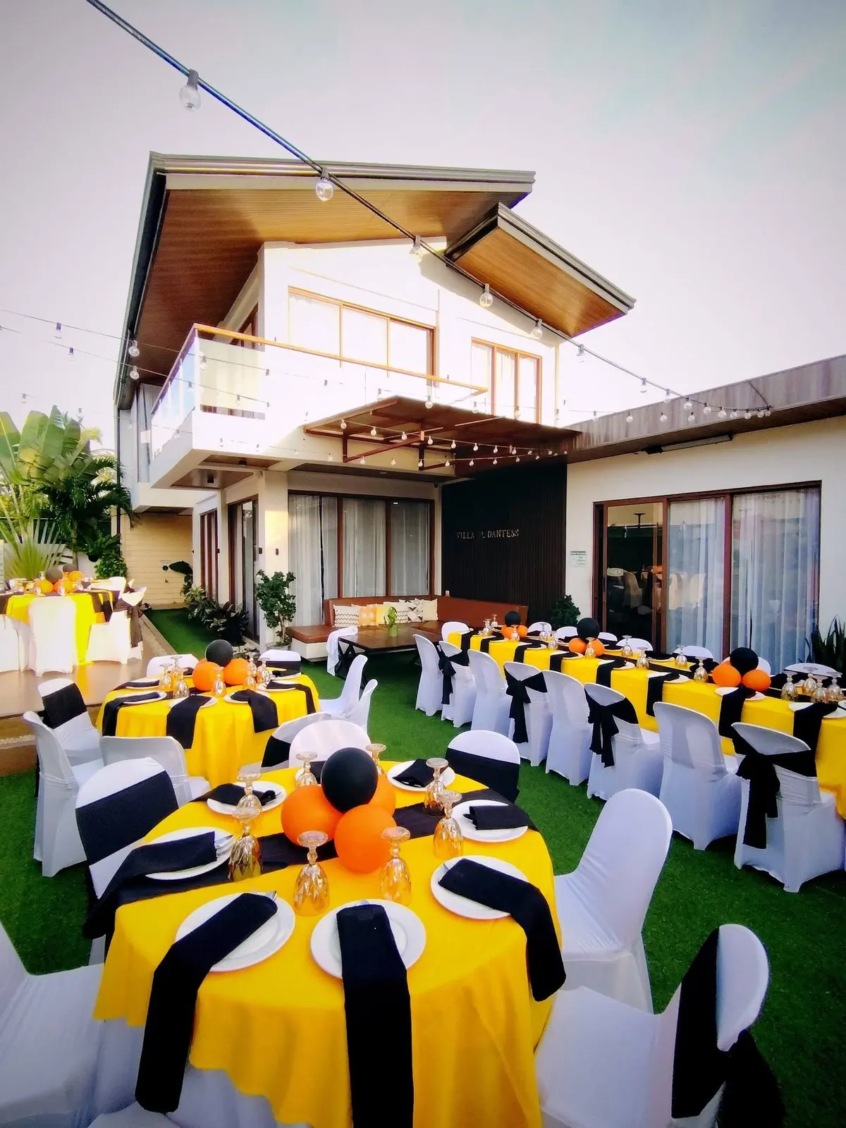 Bumblebee yellow and black kids’ tables