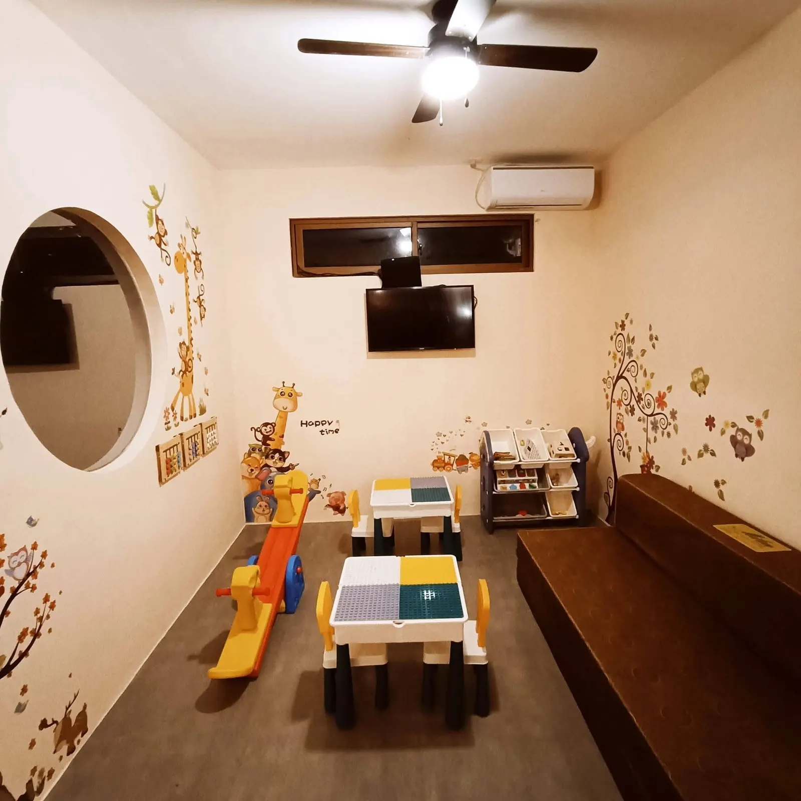 Kids’ play room