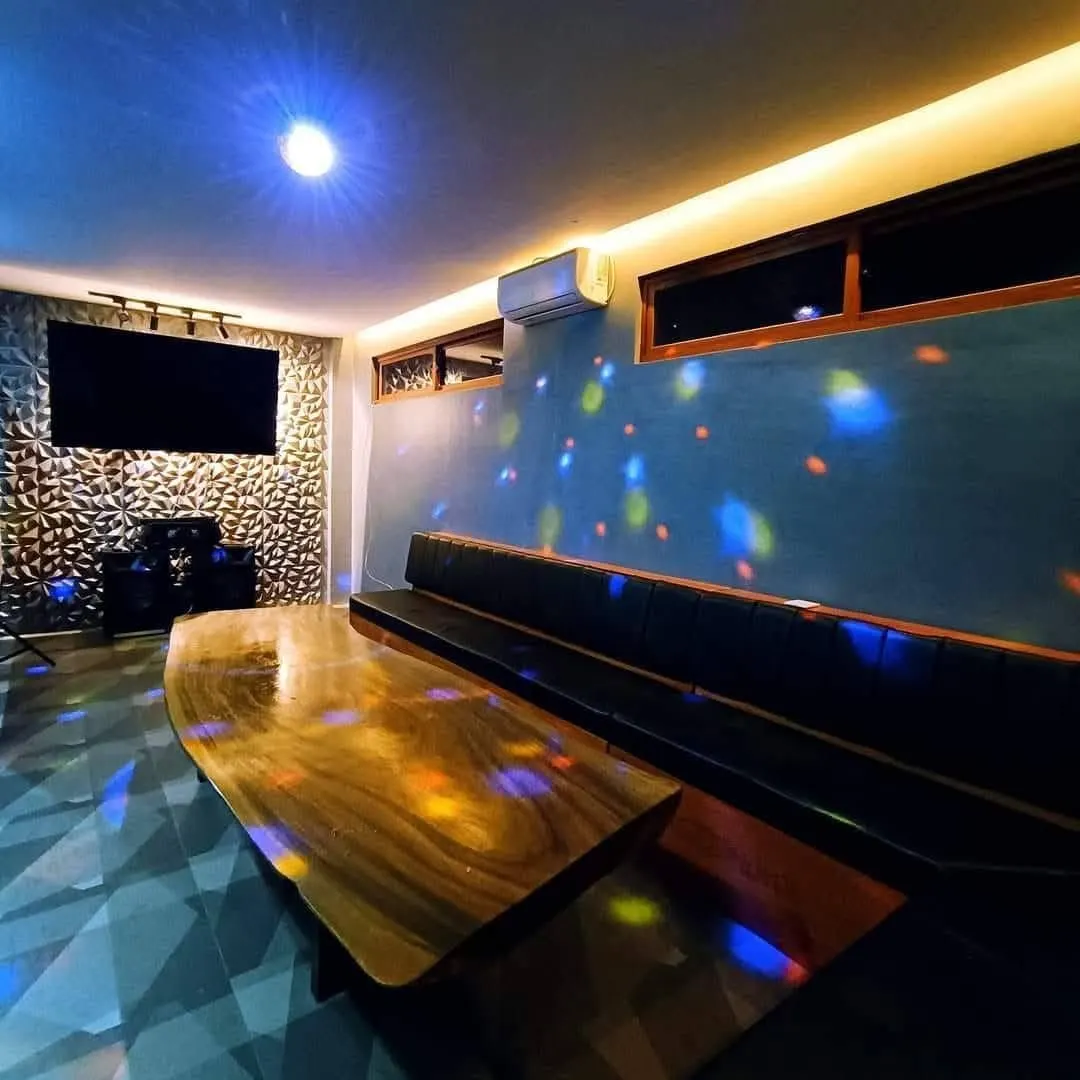 The lounge with party lights