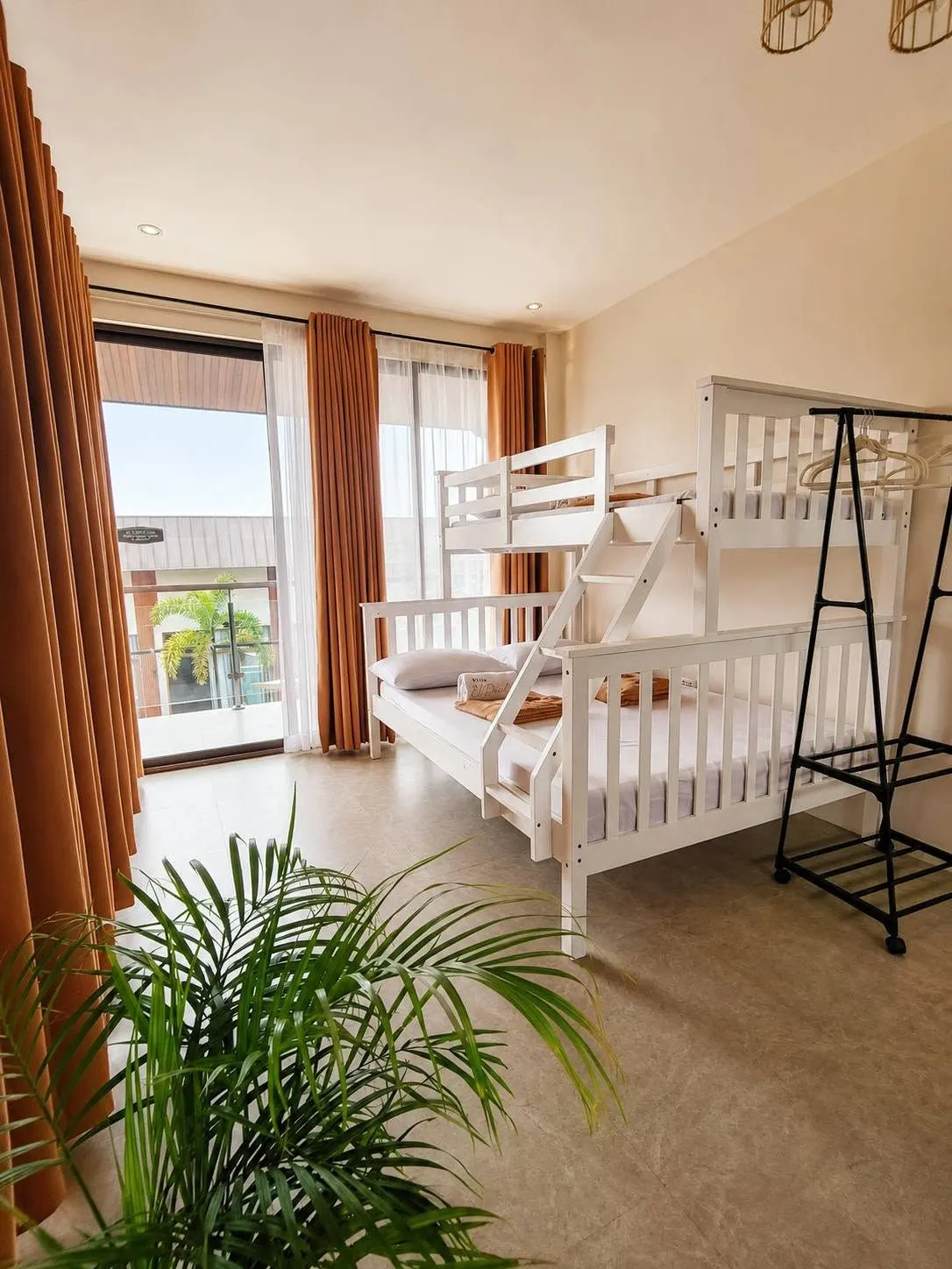 Bunk-bed room with garden view